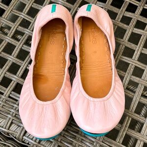 Ballerina Pink Tieks size 8 Gavrieli
Excellent condition only wore them once.